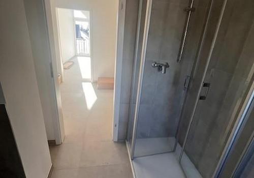 Bad inkl. Dusche & Badewanne
