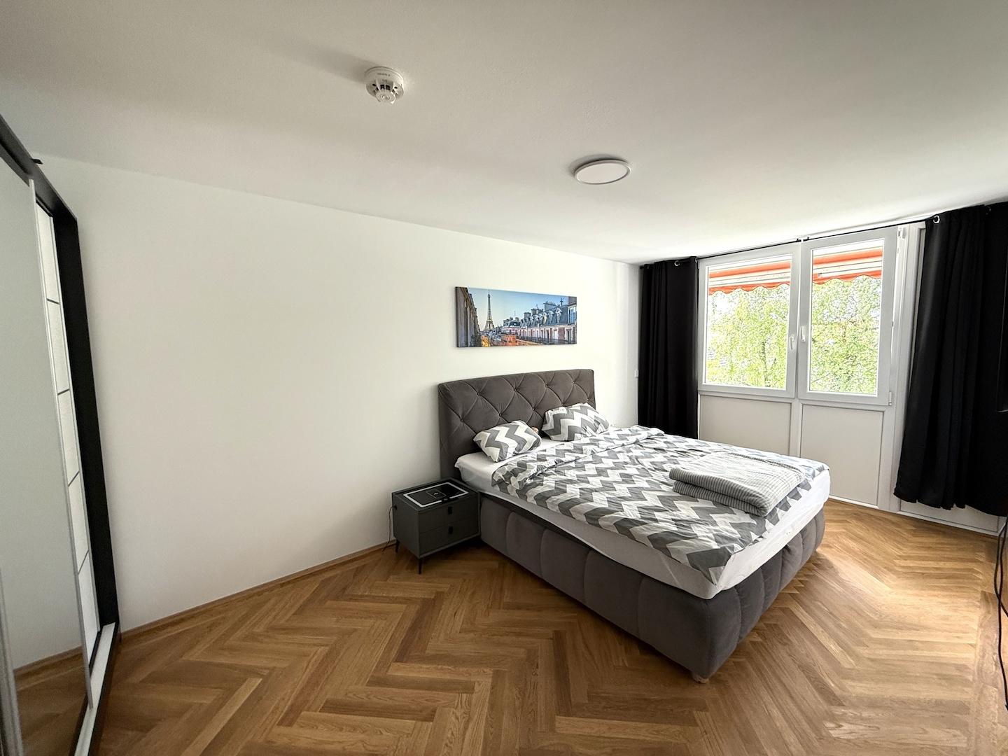 Schlafzimmer 1