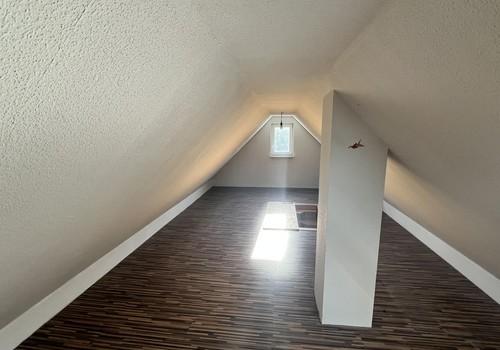 Dachboden von Ost nach West