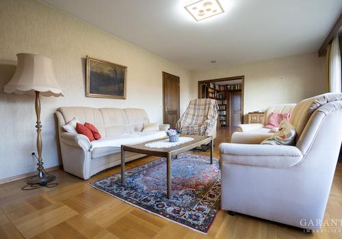 Wohnzimmer mit Gartenblick