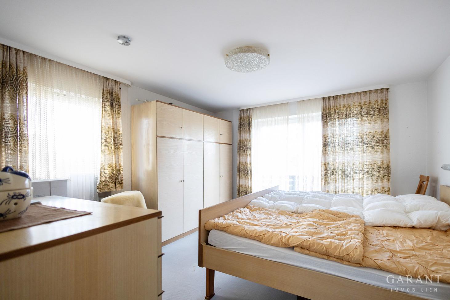 Schlafzimmer OG mit Balkon