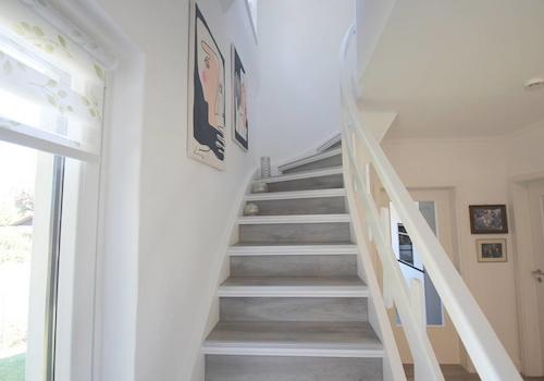 Original Holztreppe mit hochwertiger Renovierung