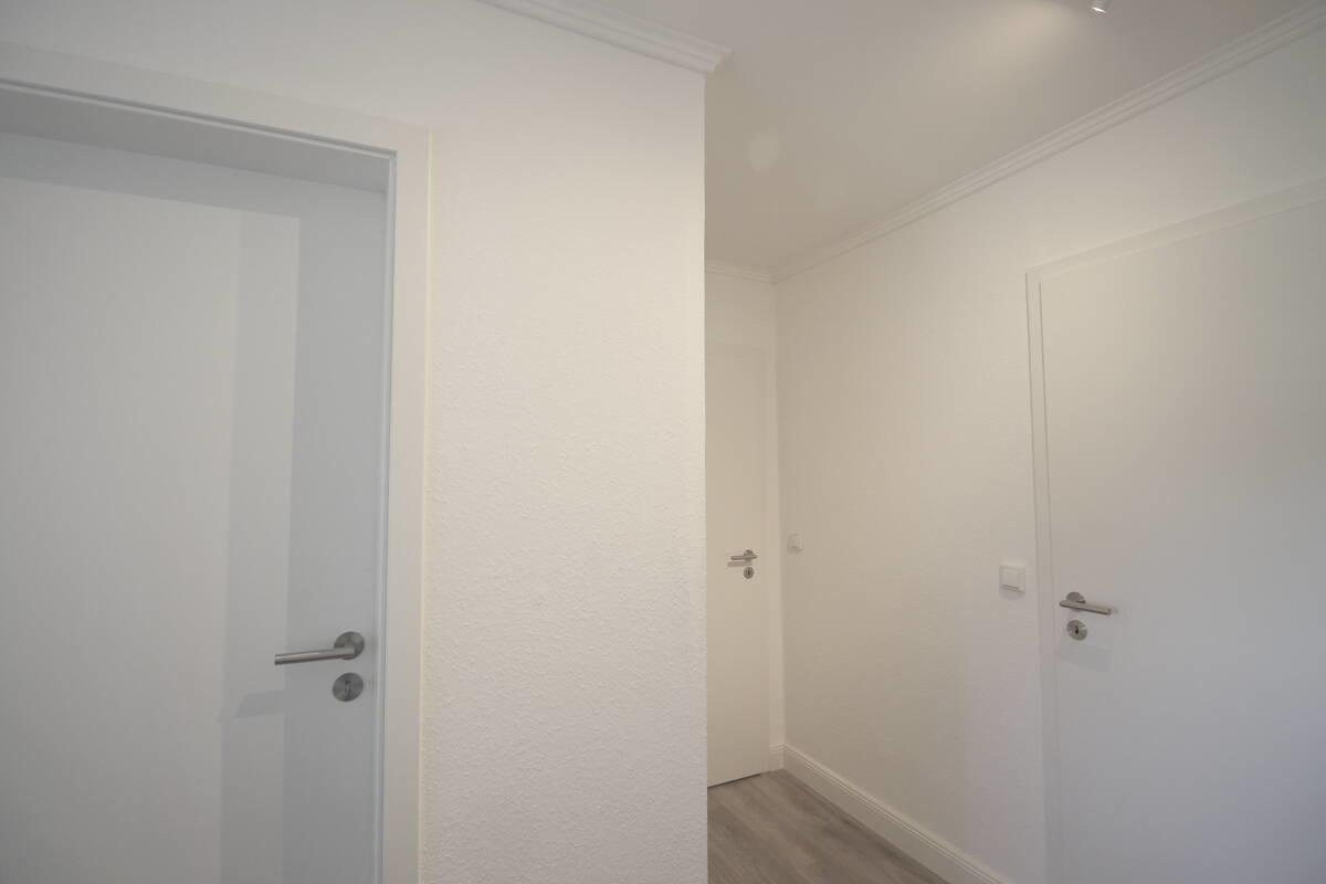 Flurblick DG mit insg. 4 Zimmerzugängen