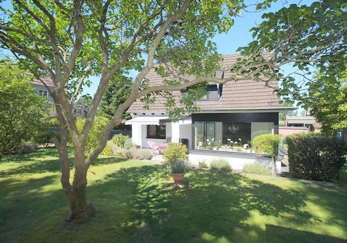 Gartenpanorama und EFH mit Wintergarten und Terrasse