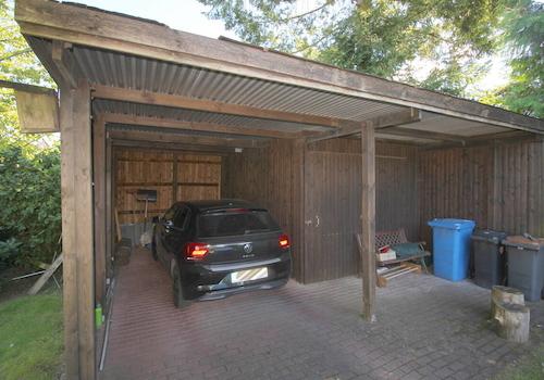 Geräumiges Carport u. abschließbarer Werkstattbereich