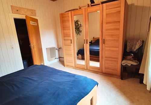 Schlafzimmer (1) OG