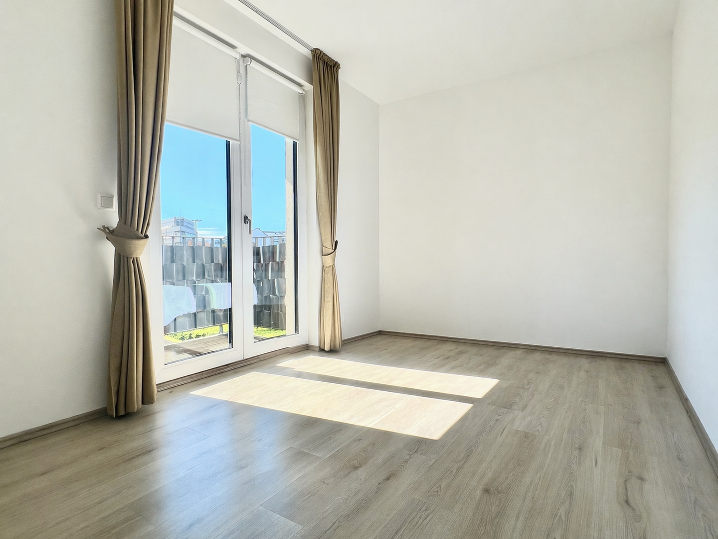 Schlafzimmer - unmöbliert digital bearbeitet