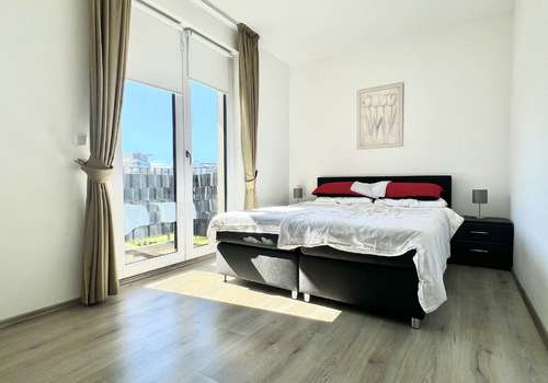 Schlafzimmer mit Balkon Nr. 2