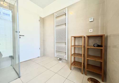 Modernes Badezimmer