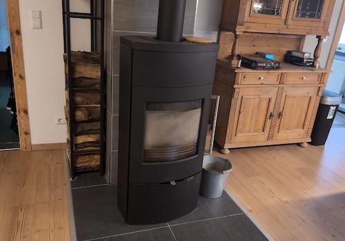Holzofen im Wohnzimmer