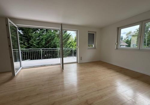 Weiträumiges Wohnzimmer