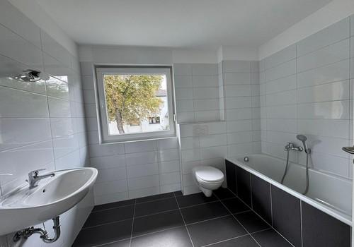 Großes en-suite Wannenbad