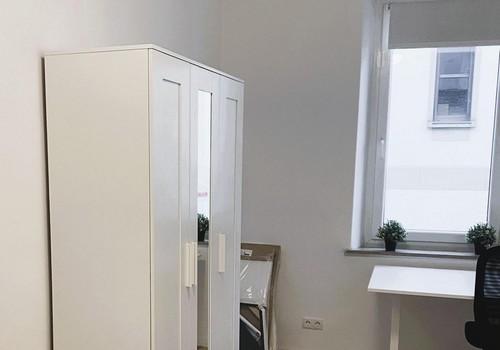 Kleiderschrank