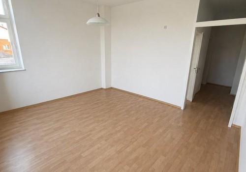 Wohnzimmer mit Küchenbereich