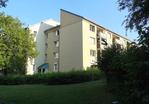 Hausansicht mit Eingangsbereic