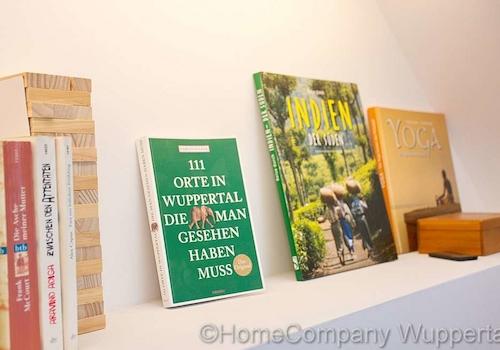 Bücherregal