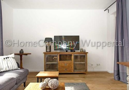 Sideboard mit TV