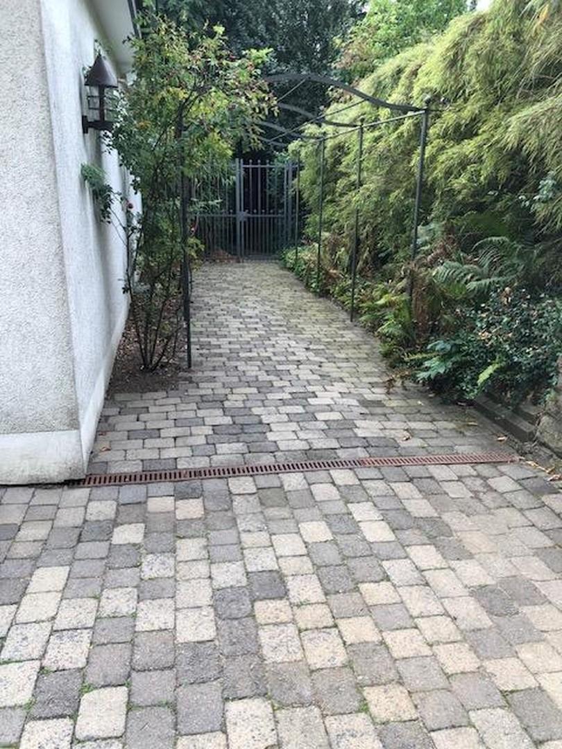 Gang zun Garten