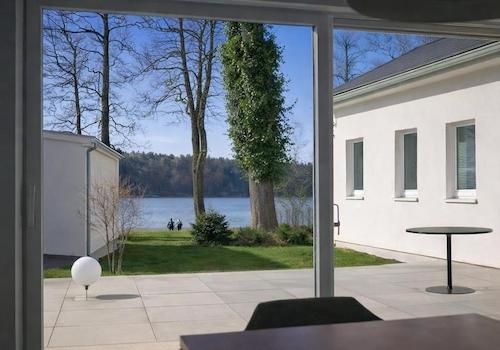 Blick vom Essplatz auf den See
