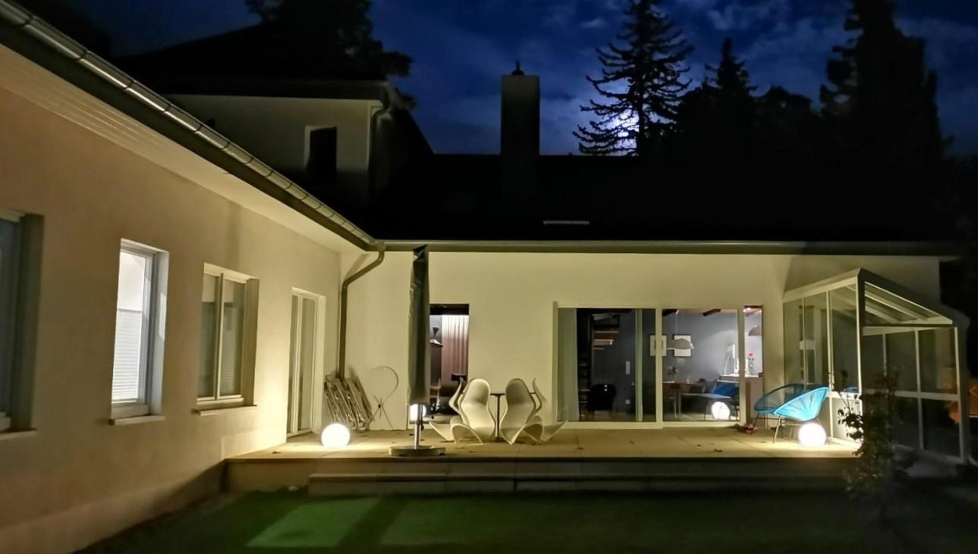 Ensemble in der Nacht