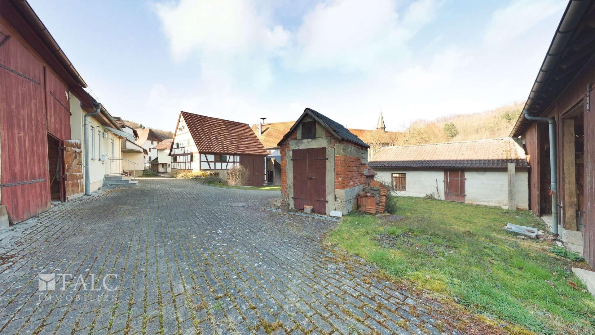 Hof mit Backhaus
