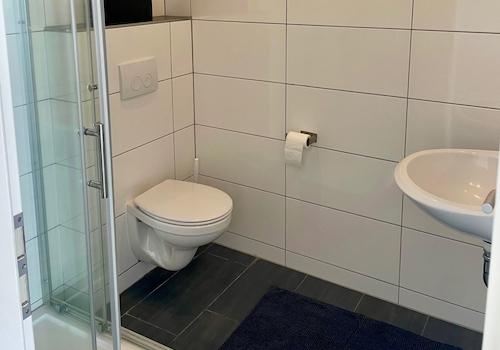 Badezimmer  in der Wohnung im Erdgeschoss