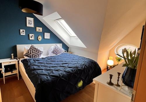 Schlafzimmer mit Einbauschrank
