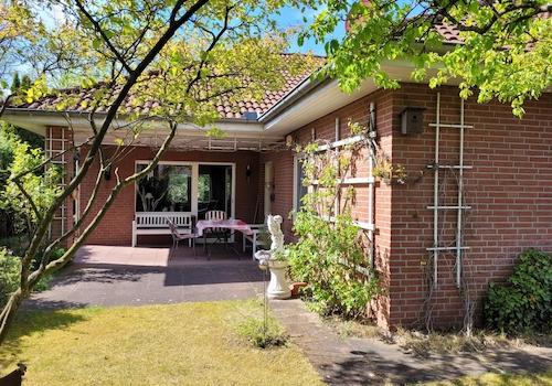 Schöner Winkelbungalow mit gro