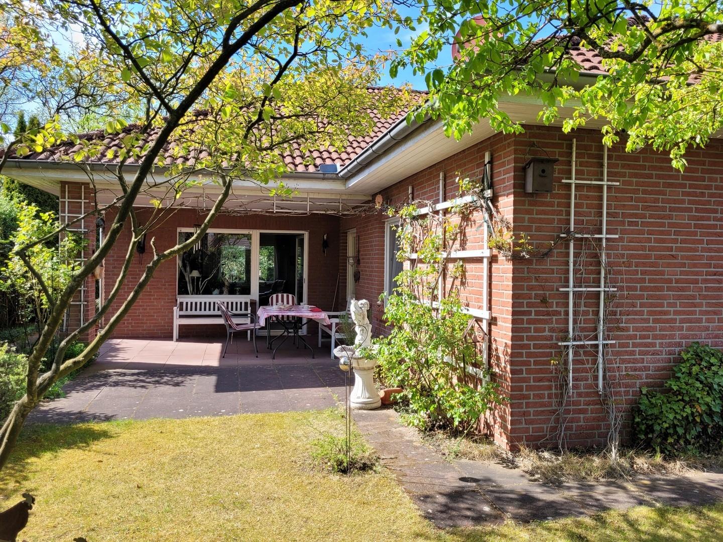 Schöner Winkelbungalow mit gro