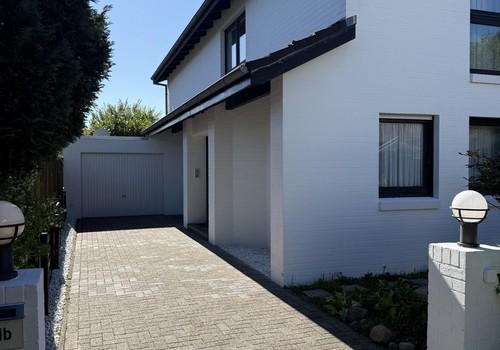 Atelierhaus Zufahrt - Garage