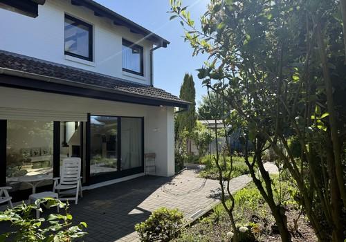 Garten - Blick zur Terrasse