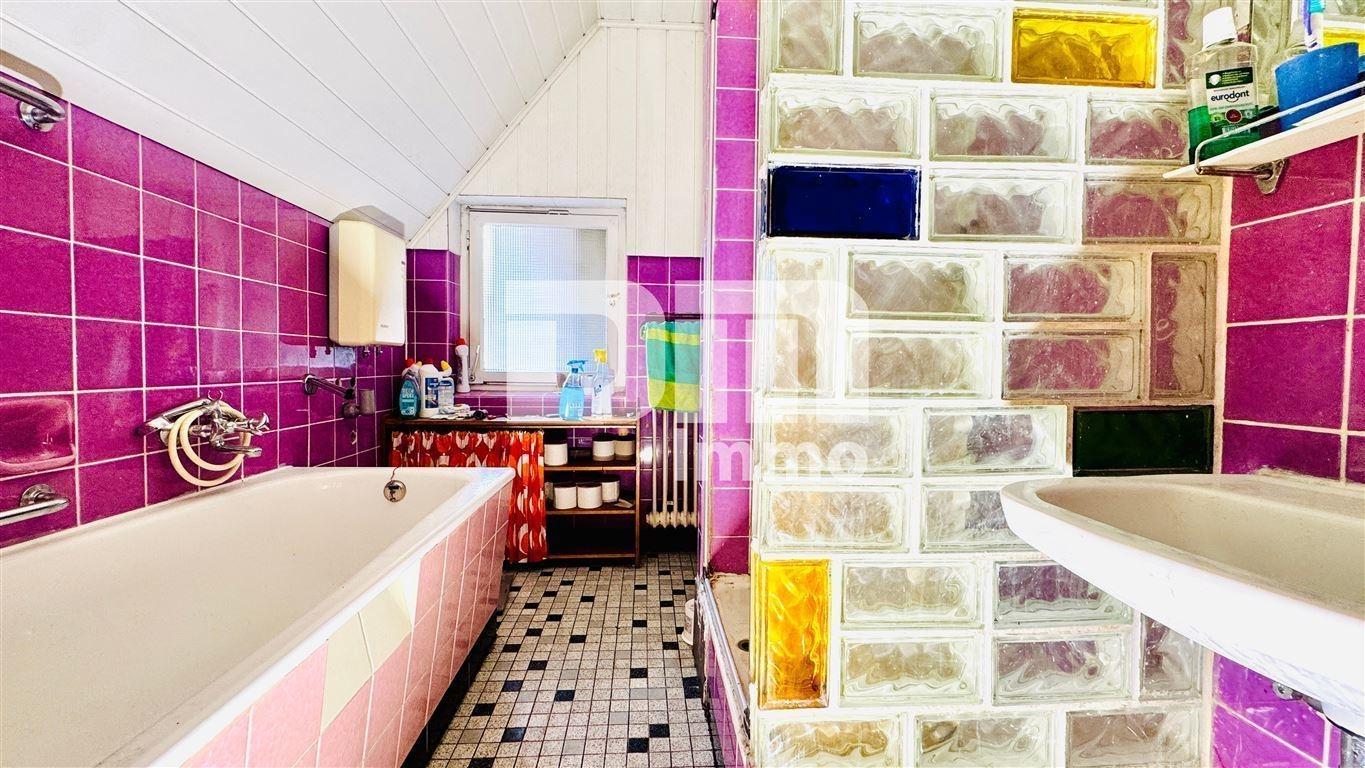 Haus 1 DG Badezimmer Dusche / Wanne