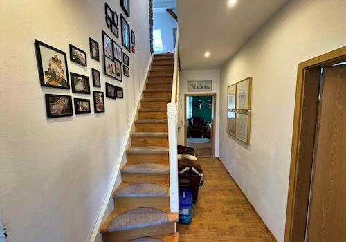 EG Flur mit Treppe