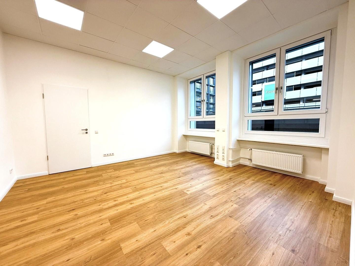 Büro 1 unmöbliert