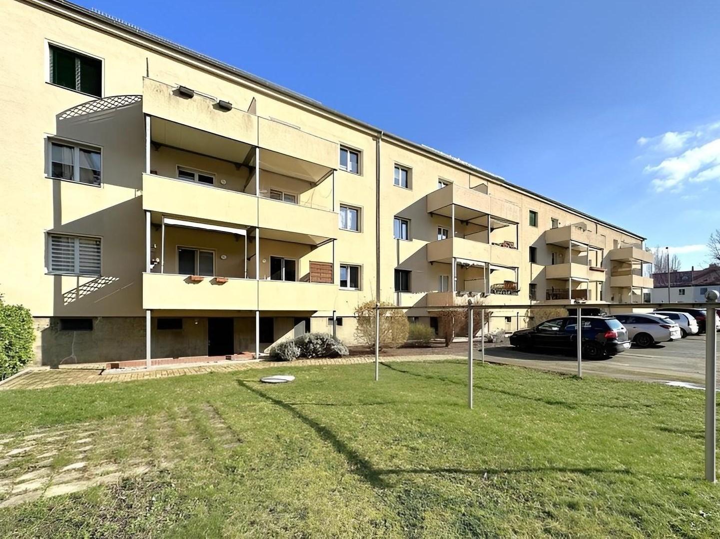 Rückansicht und Stellplatz