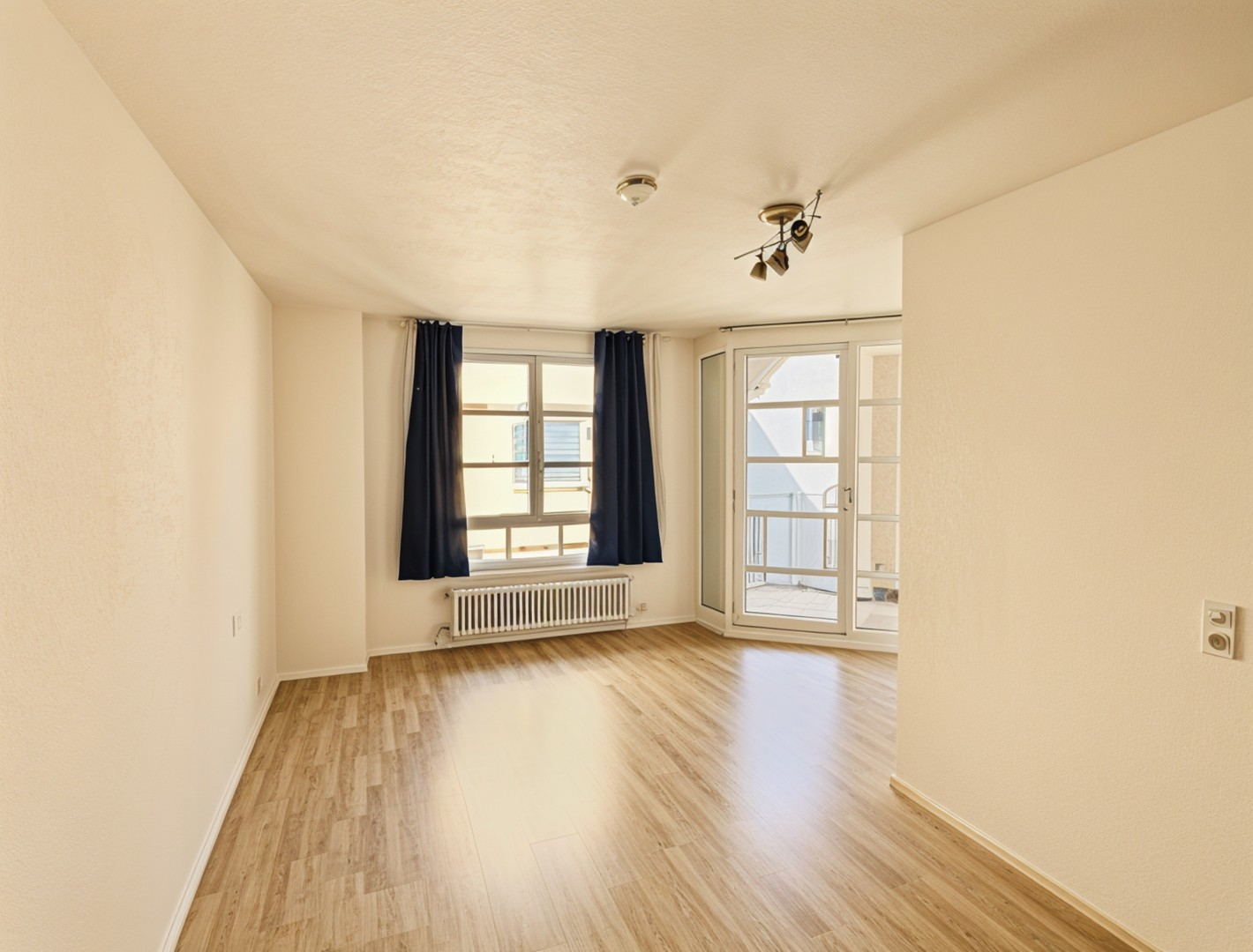 Schlafzimmer mit Balkonzugang