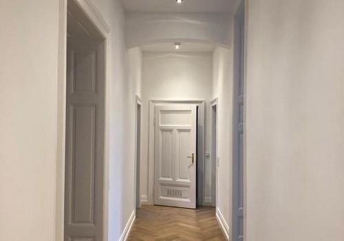 Flur mit Blick auf Toilette