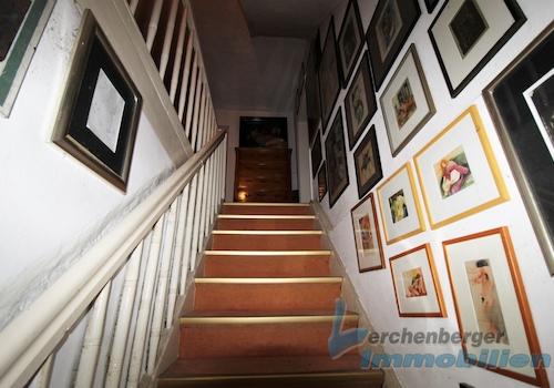 Treppe zum Obergeschoß.jpg (2)