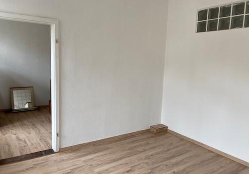 Zimmer links Straße
