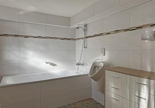 3. Tageslichtbad mit Wanne!