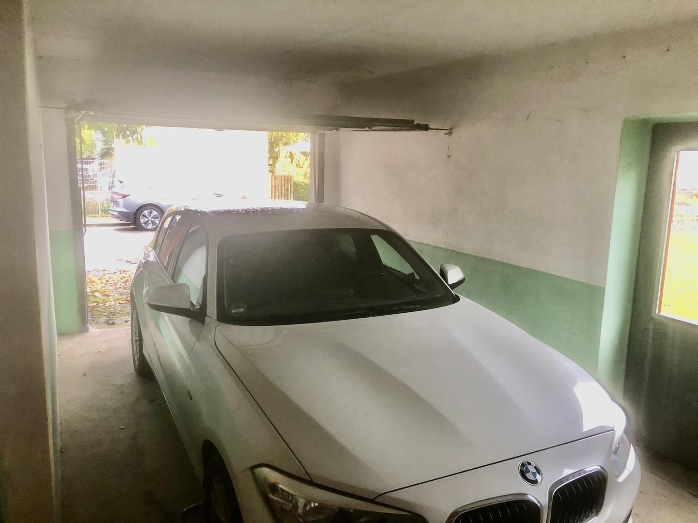 Innenansicht linke Garage