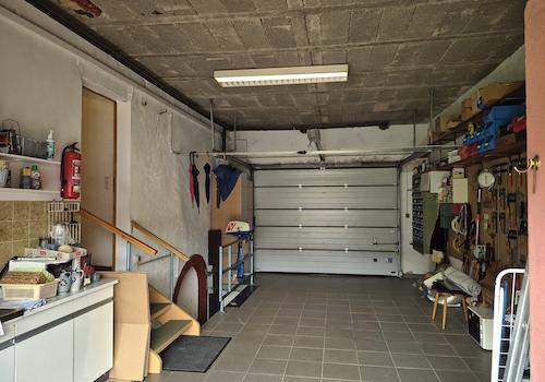 Garage mit Sektionaltor