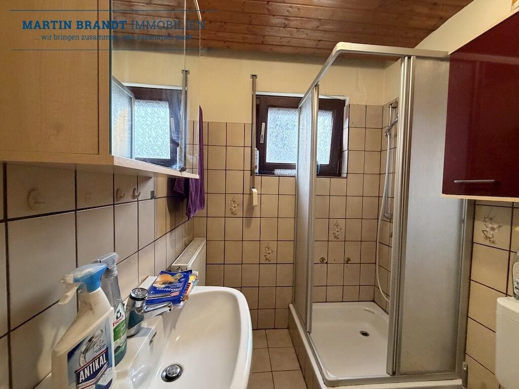 Badezimmer mit Dusche