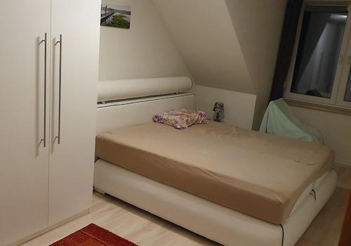 Schlafzimmer 1