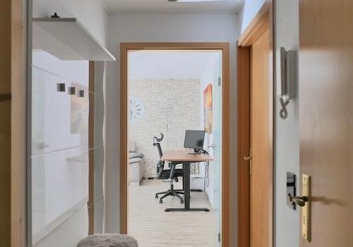 Wohnungsflur mit Garderobe