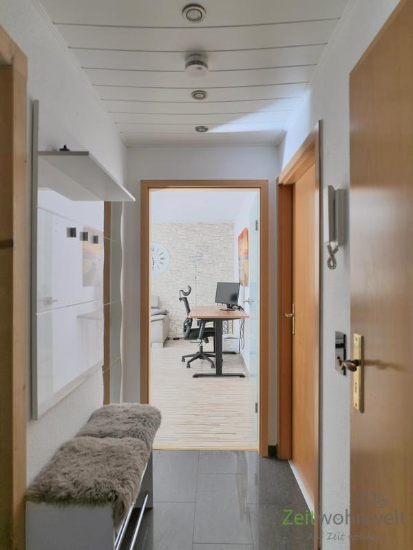 Wohnungsflur mit Garderobe