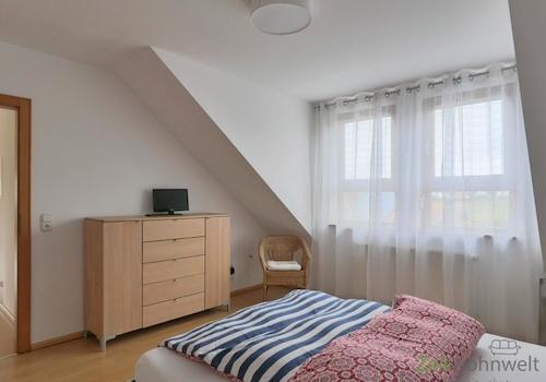 Kommode und TV