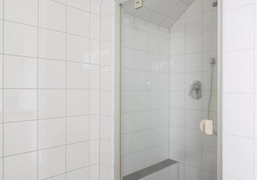Wand-Dusche im Bad