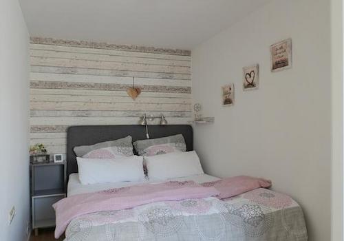 breites Bett