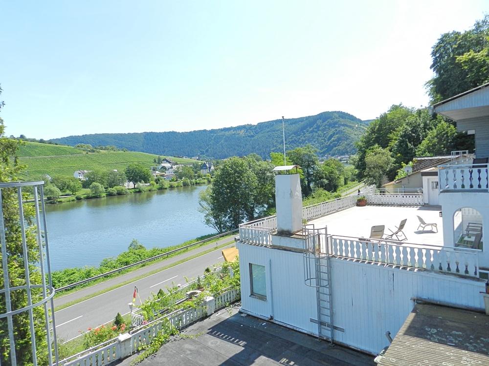 viele Terrassen und Balkone Richtung Mosel!